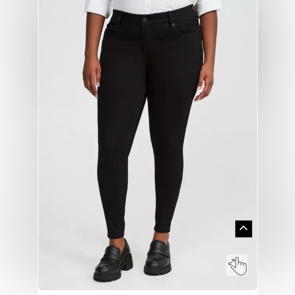 26 - torrid Bombshell Skinny Jeans